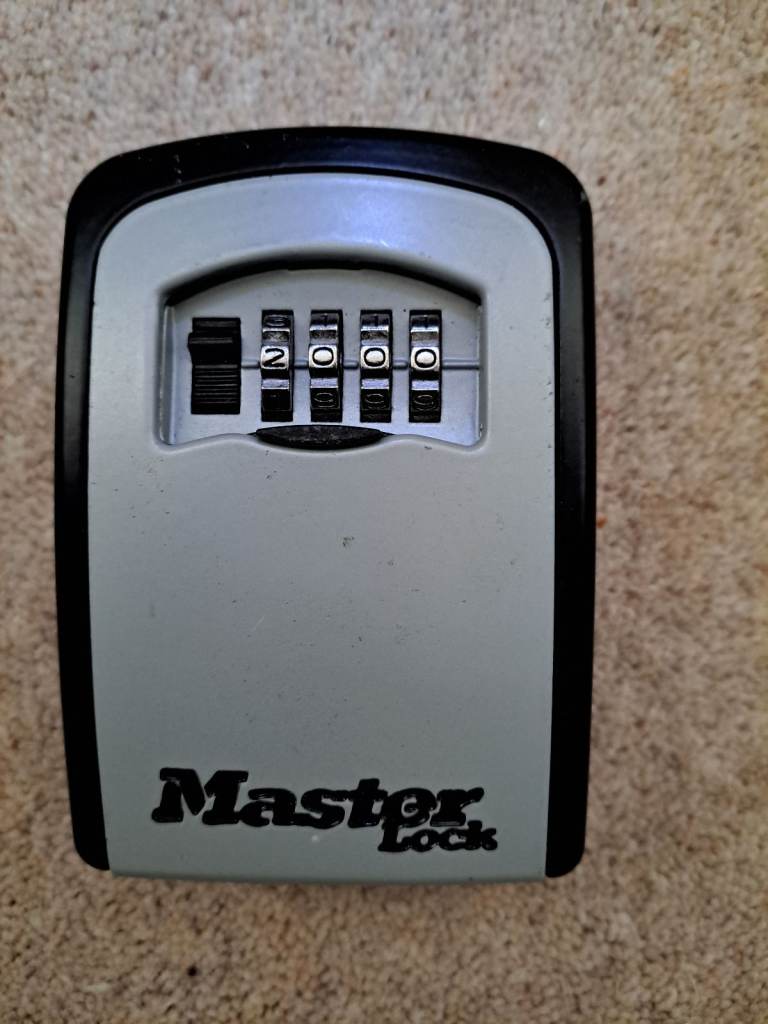 Master lock key safe