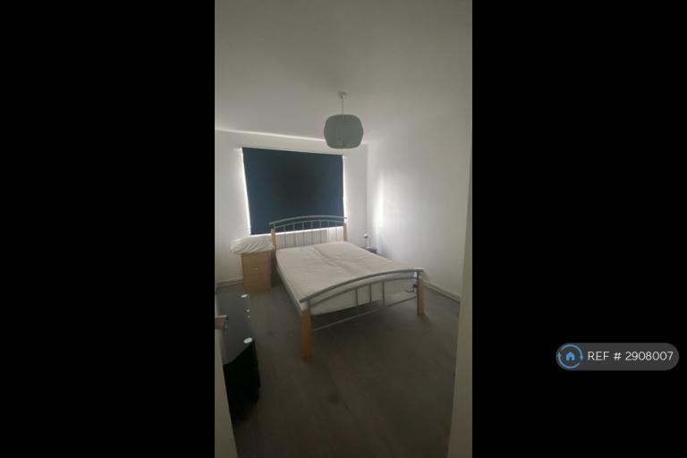 1 bedroom in North House, London, SE8 (#2908007)