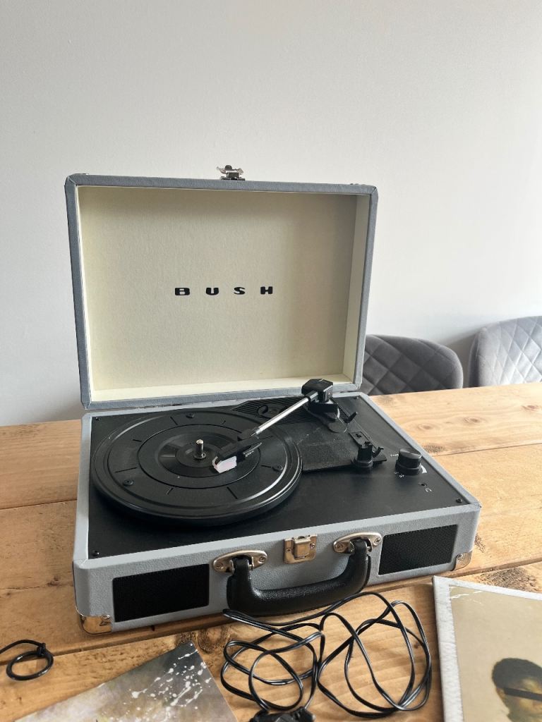BUSH Brief case record player 