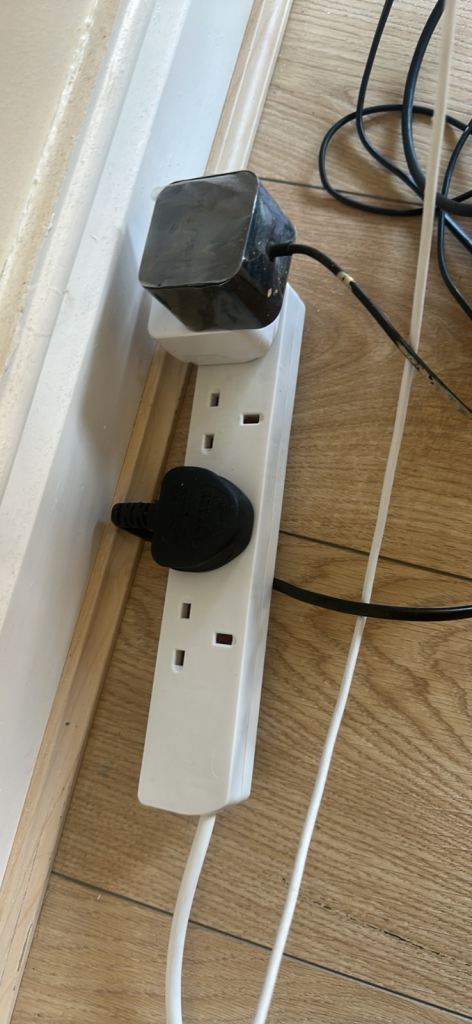 2 White 4-Gang and 3-Gang Extension Leads