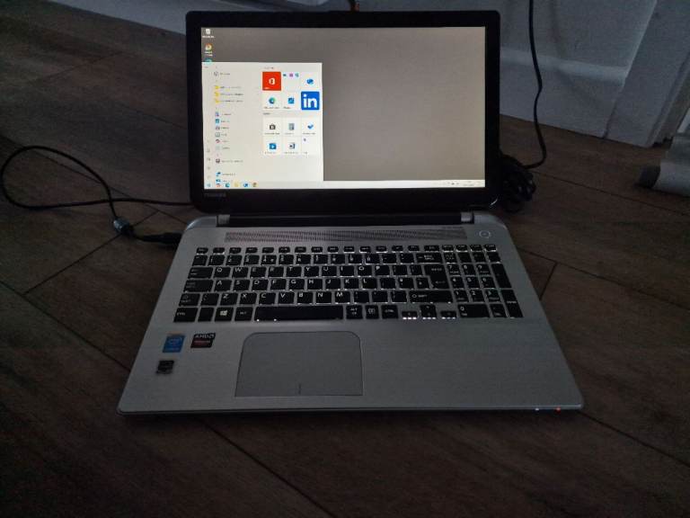 Toshiba Gaming Laptop: Intel i5, 15.6", Win 10, 500GB SSD, 16Gb RAM, AMD R7 M260 GRAPHIC CARD