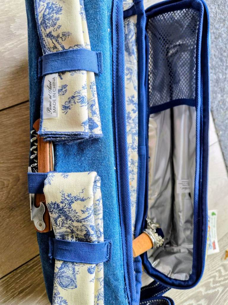 Picnic wine carrier, with glasses, cork etc