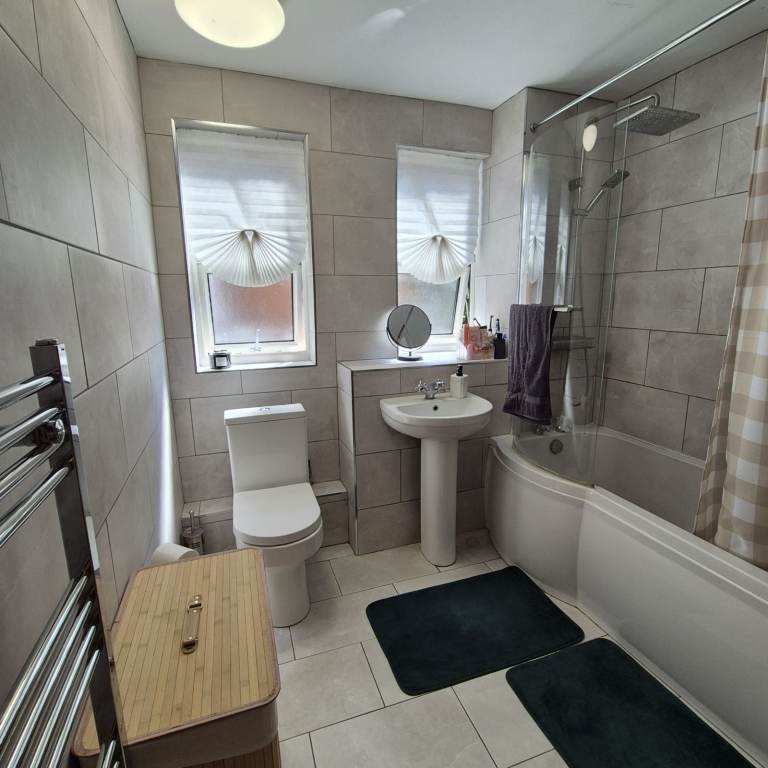 Perfect 3 bedroom house for long term rent located near tube in Walthamstow!