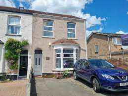5 bedroom house in romford 2 bathrooms dss accepted with guarantor
