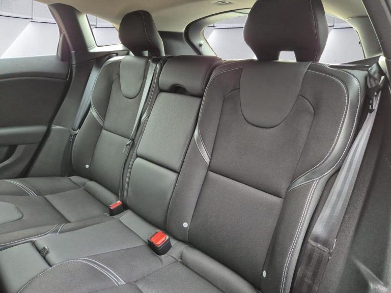 2018 Volvo V40 2.0 D2 Momentum Nav Plus Euro 6 (s/s) 5dr HATCHBACK Diesel Manual