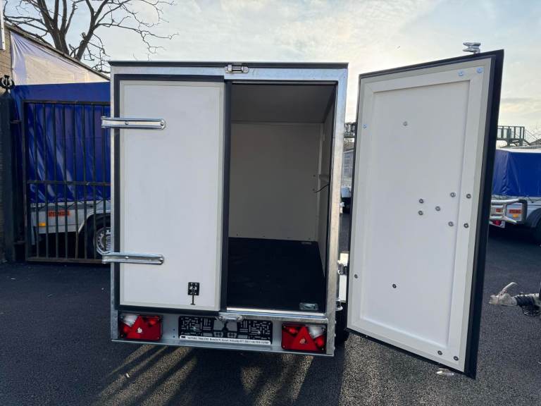 Brand New 6,8ft x 3,8ft x 4,1ft Single axle Box trailer with Barn doors 750KG Un braked