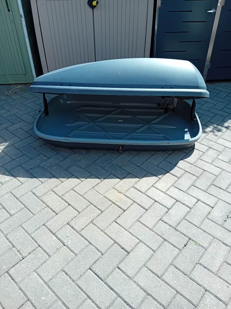 Car roof storage box 