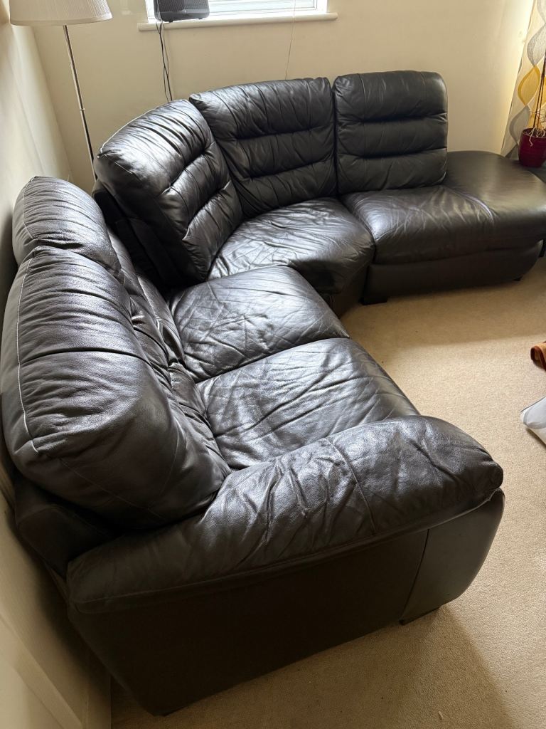 Brown DFS Leather Corner Sofa – 5 Seater – Excellent Condition