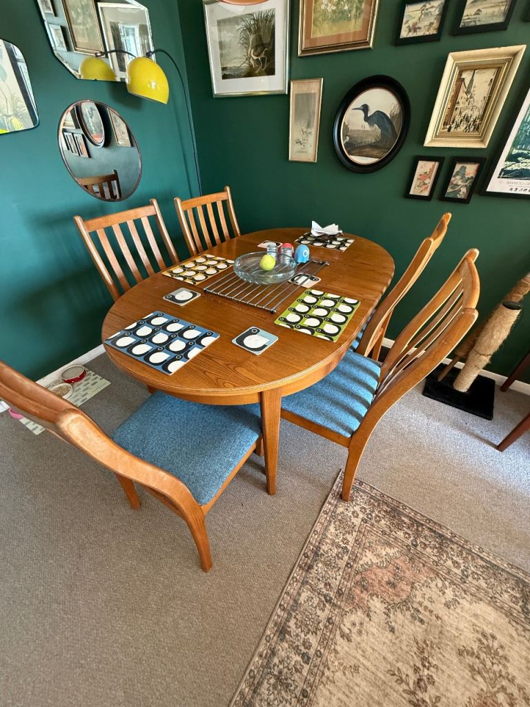 Mid-Century Style Extendable Dining Table & 6 Chairs