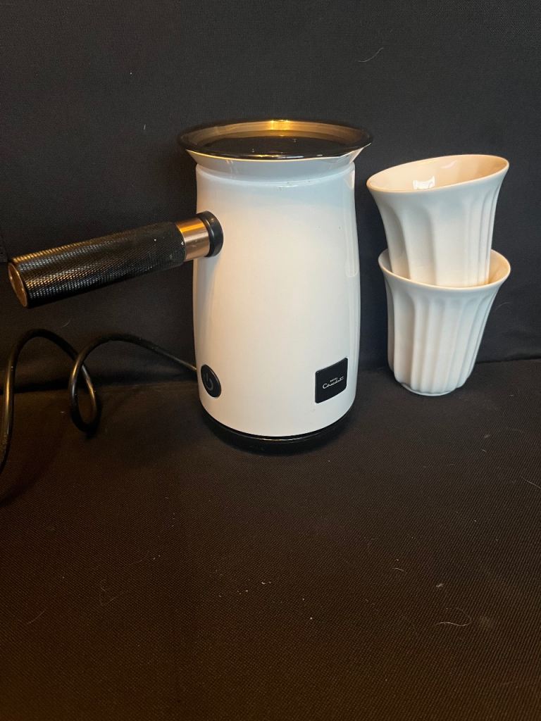 Hotel chocolat velvetiser and cups 