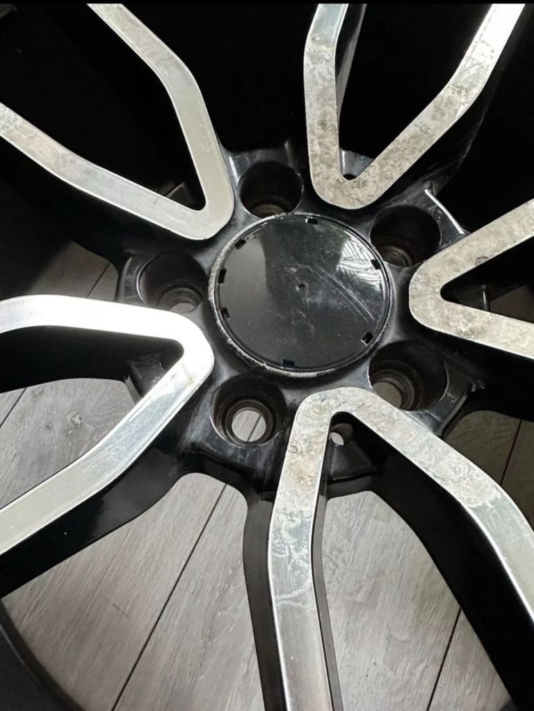 Mercedes 5 Spoke Diamond cut Wheels