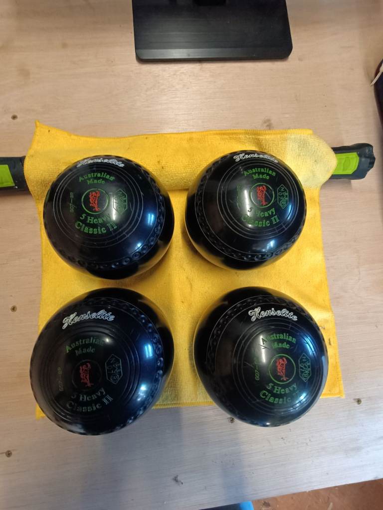 Henselite Classic II lawn bowls