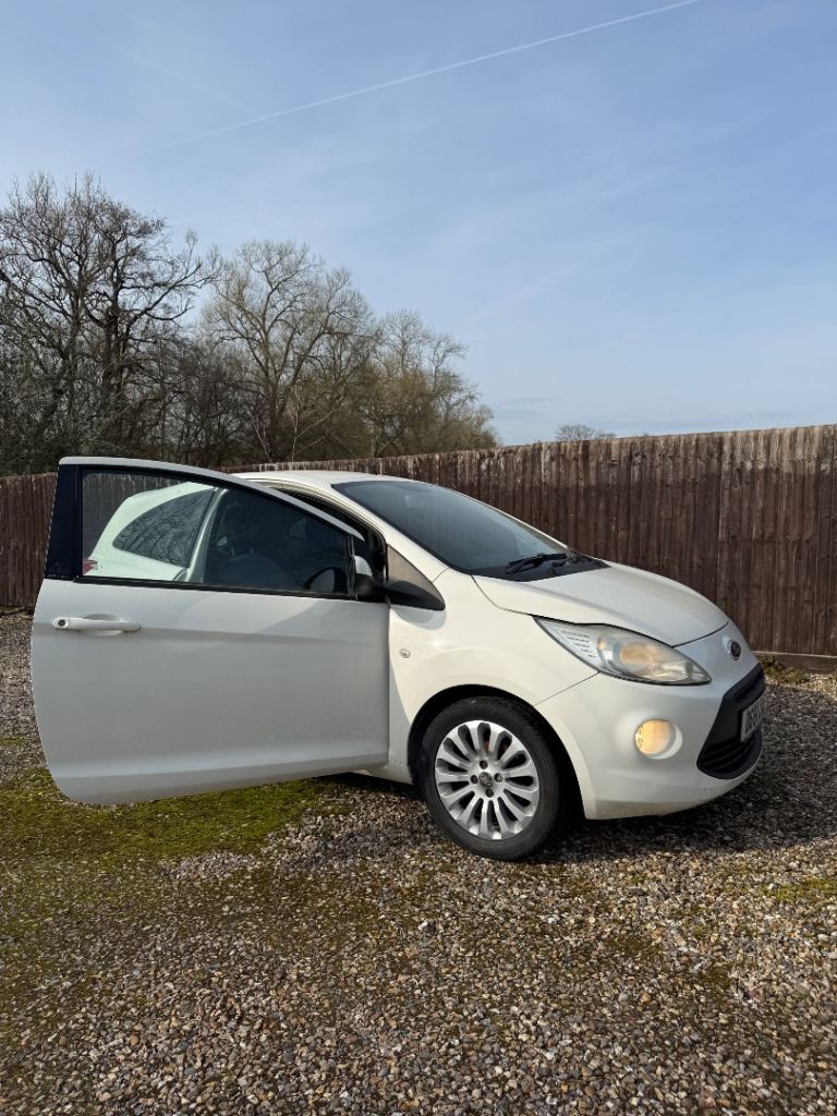 Ford KA white 