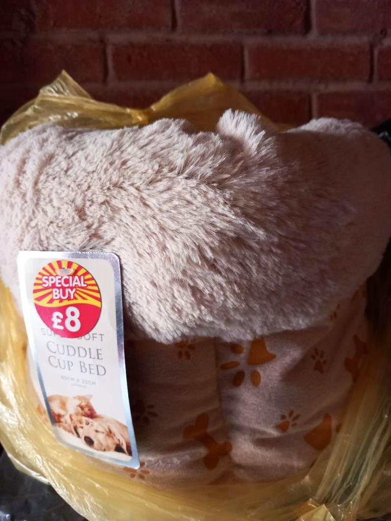 New Pet cuddle cup bed. 