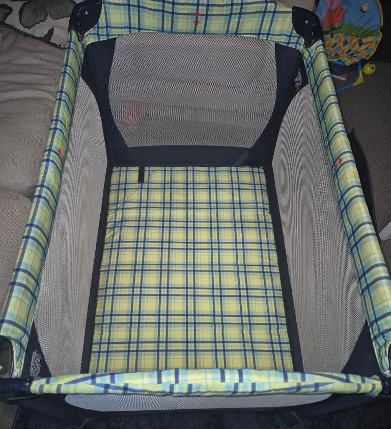 Travel cot collection Wadebridge cornwall £10