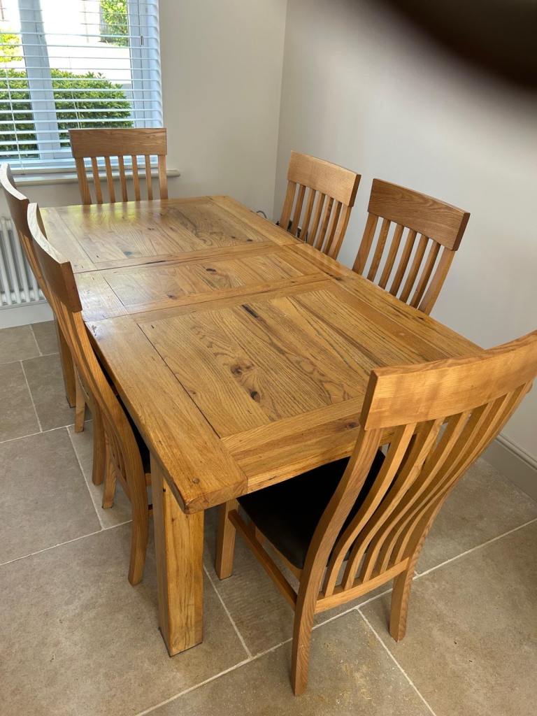 Solid Oak Extending Dining Table & 6 Chairs – Rustic Farmhouse Style 