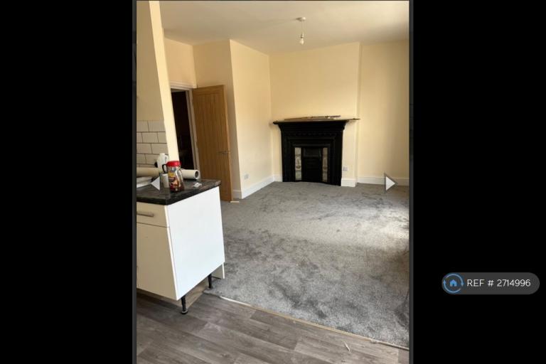 1 bedroom flat in Southgate Street, Gloucester, GL1 (1 bed) (#2714996)