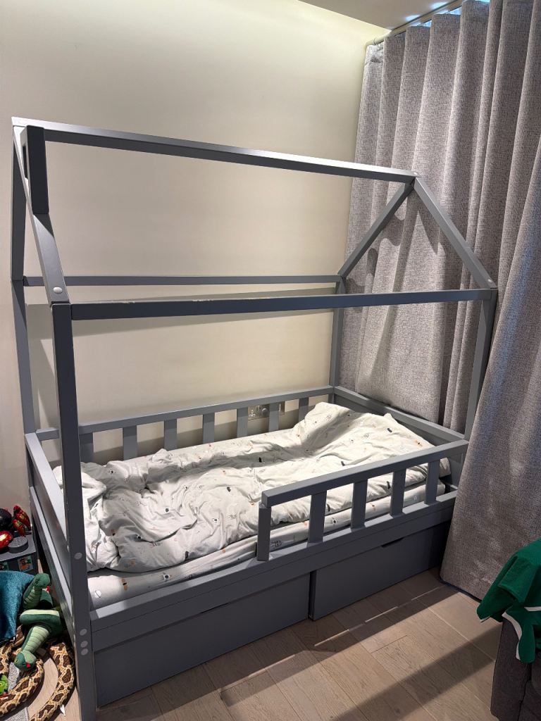 Children house bed