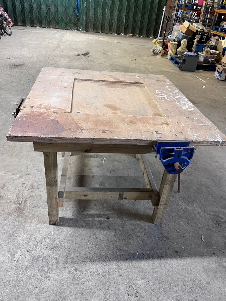 STURDY WORK BENCH WITH VICES