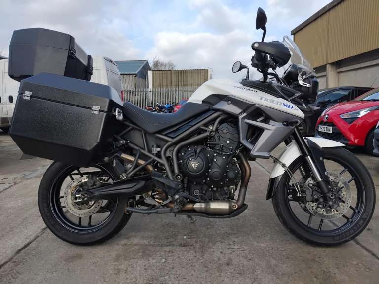 2015 15 TRIUMPH TIGER 800 XRX WHITE FULL LUGGAGE HIGH SPEC ADVENTURE TOURER