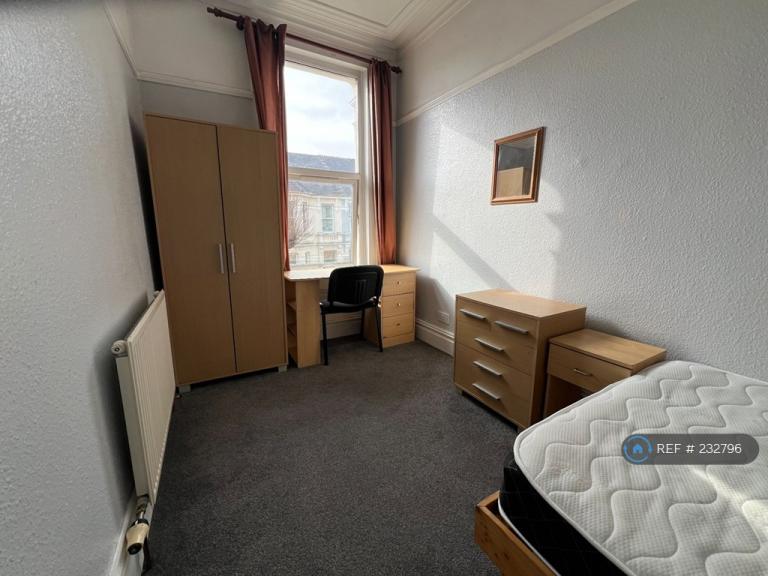 1 bedroom in Diamond Avenue, Plymouth, PL4 (#232796)