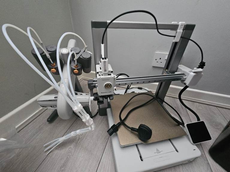 Bambu Lab A1 3D Printer with AMS Unit – White, Good Condition