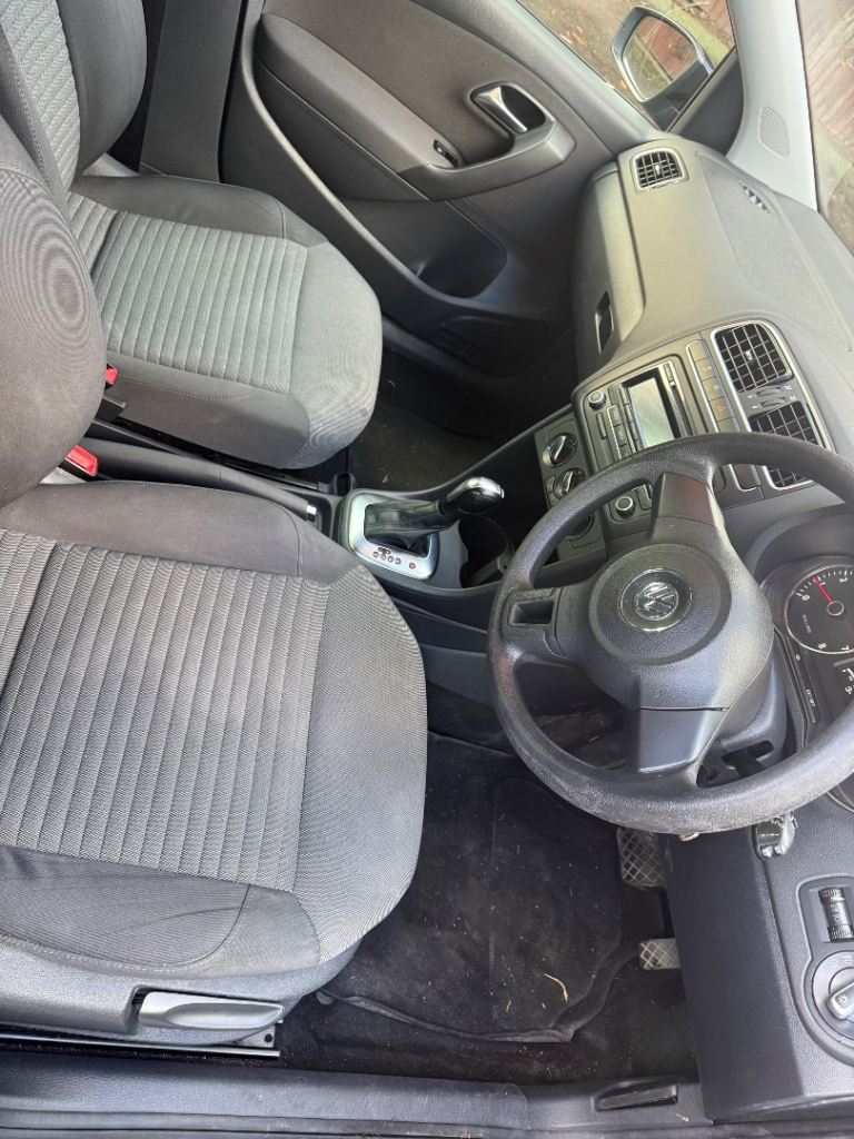 VOLKSWAGEN POLO Auto
