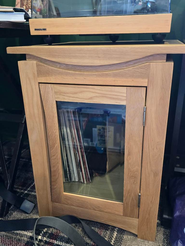 Crescent Solid Oak Hi-Fi Media Cabinet - Solid Wood - Glass Shelves - H65 x W51 x D49 cm