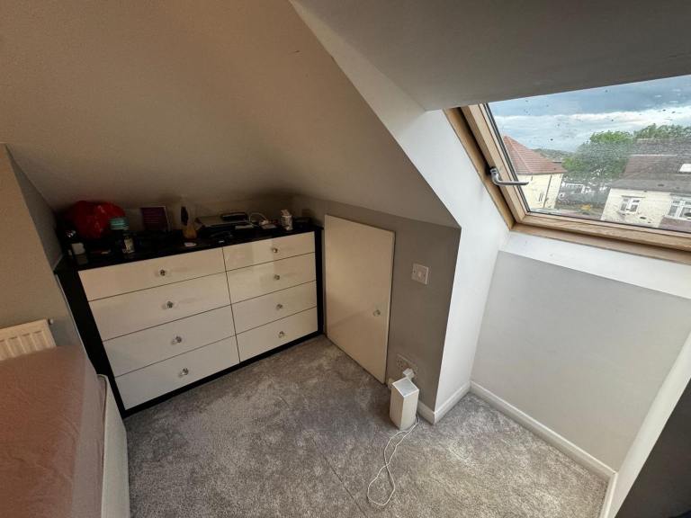 Self contained studio in Thornton Heath. Inclusive of all bills £1000pcm. CR7 8DG.