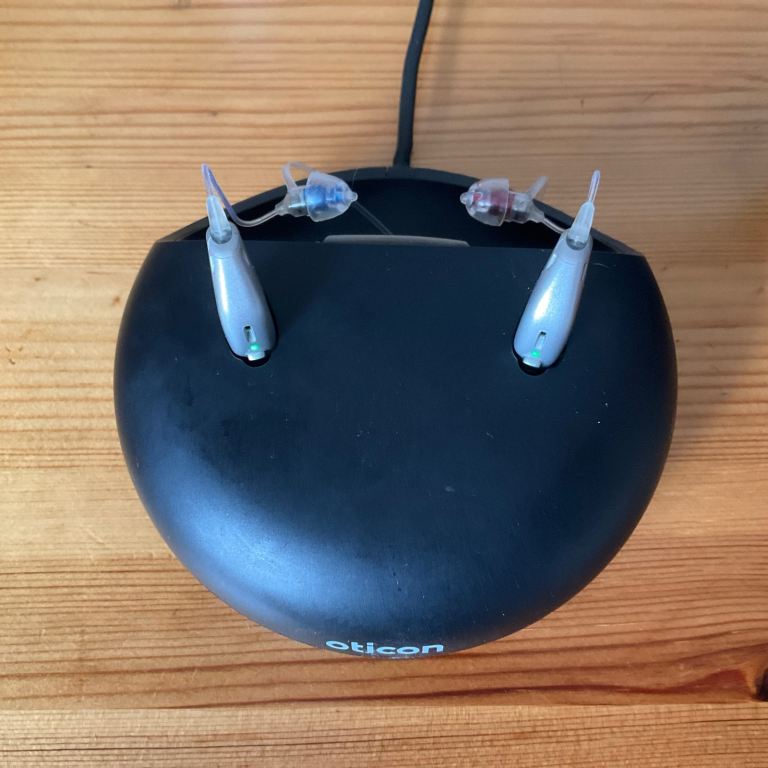 Oticon Zircon 2 hearing aids - excellent condition