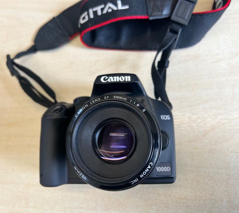CANON EOS 1000D with EF 50mm 1:1.8 II