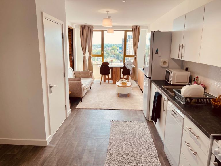 Modern Fully Furnished 1 Bedroom Flat with Balcony All bills includes : Short term Rental
