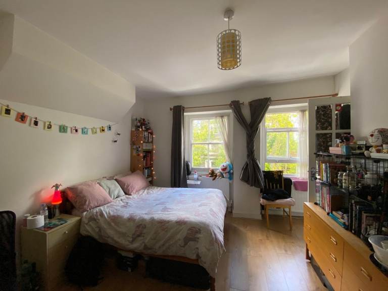 Double room to rent on Hazellville Road - shared bathroom (1 room) & kitchen with 3 other rooms