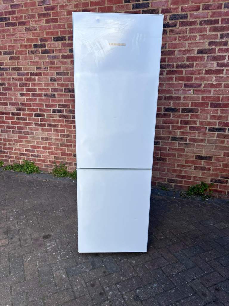 🚚 Liebherr fridge freezer in excellent condition can deliver £160