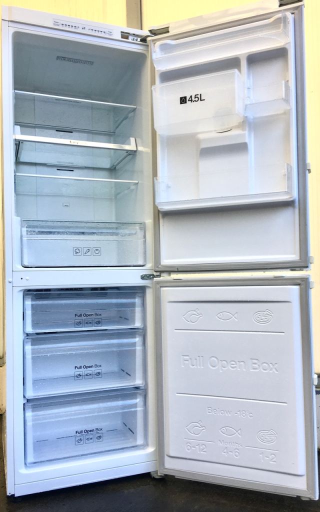 GLACIER WHITE ❄️❄️SAMSUNG DIGITAL FROST FREE FRIDGE FREEZER FREE DELIVERY ✅✅