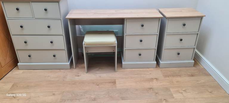 Bedroom Furniture Set