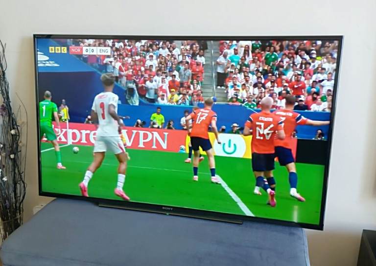 Sony TV, 48 Inch Screen, Comes With Remote Control