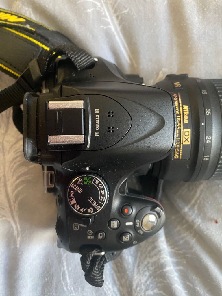 Nikon D5200 18-55mm Kit with Accessories