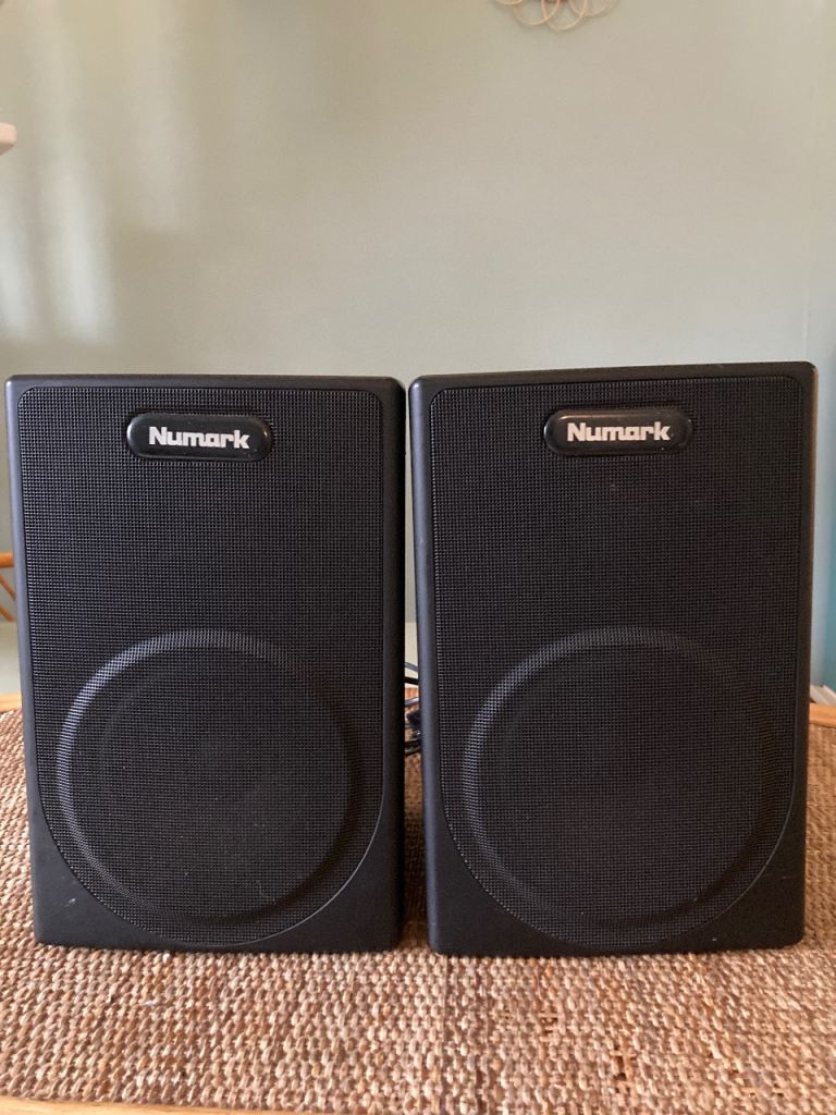 Pair of Numark NPM5 Speakers