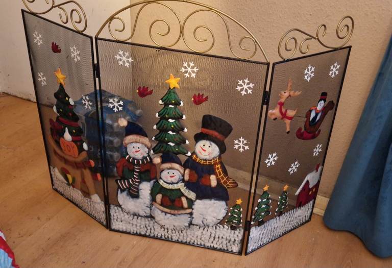 Gorgeous Christmas themed 3d fireguard
