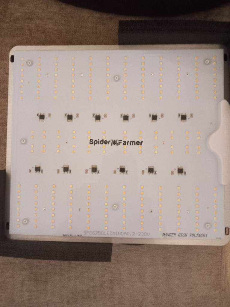 Spider Farmer grow light