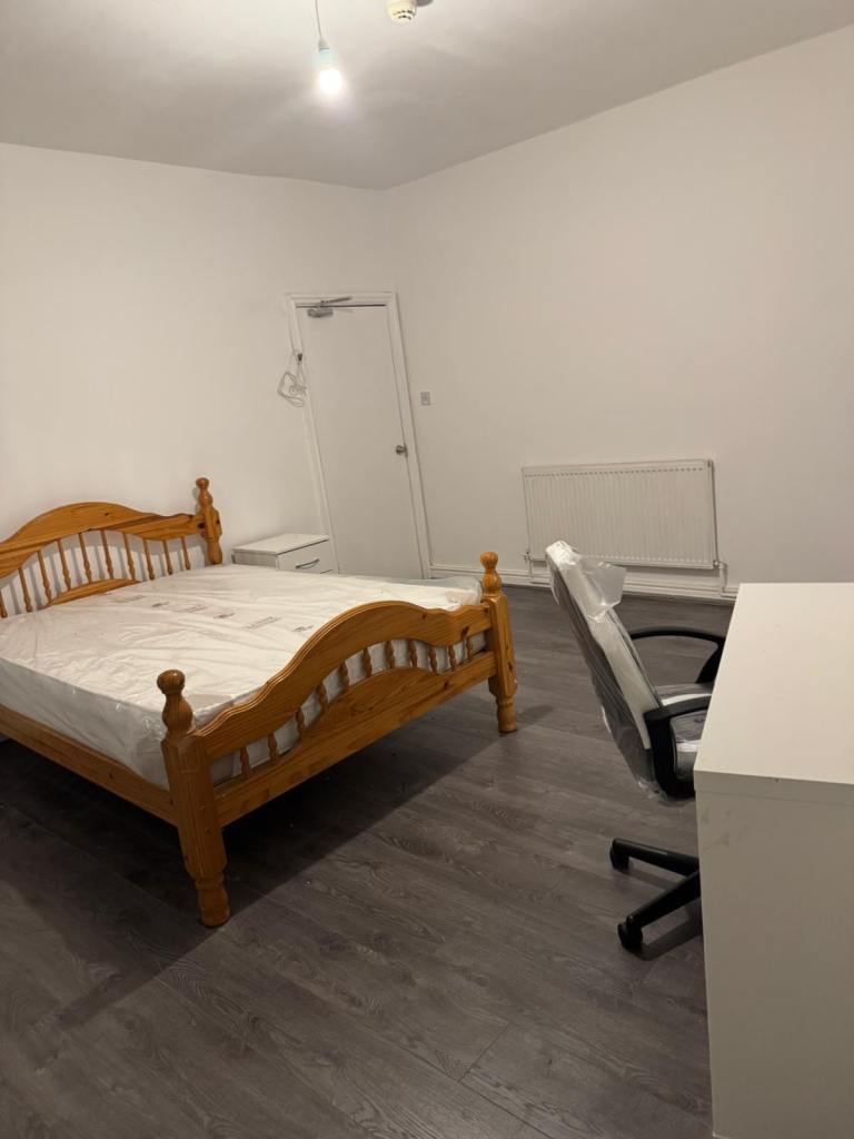 1-Bedroom Furnished Flat — Leeds City Centre (LS3)