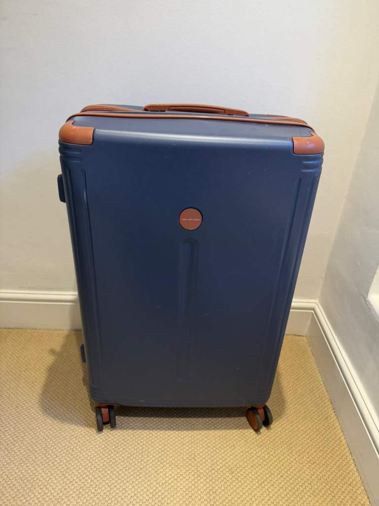 Van Heusen large Shelled Suitcase Luggage 4 wheels 65x45x26cm