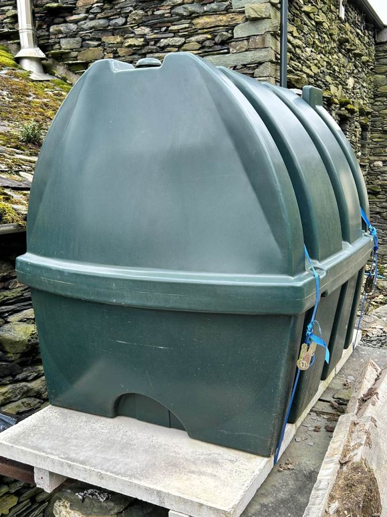 Titan H1250 Used Oil Tank with remaining fuel