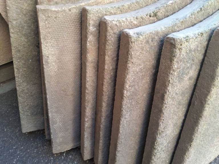 Eight paving slabs to make a stone circle  150 cm  diameter