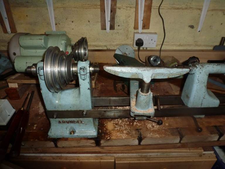 wood turning lathe Make is "Arundel" Old british lathe