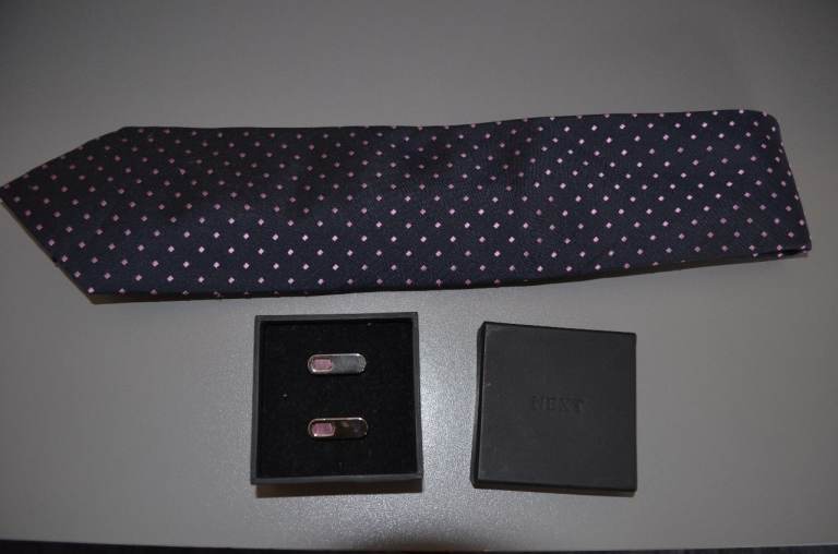 Tie and cufflinks set NEXT brand – post or collect