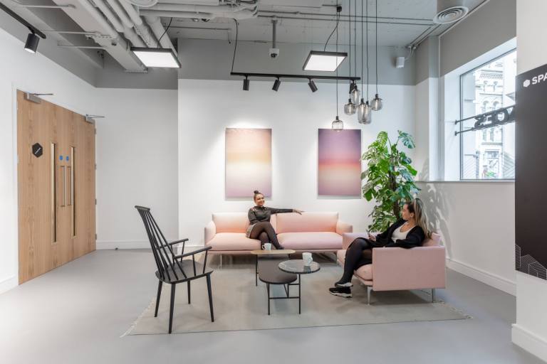 London - EC4N 6NP \ Ready-to-Use Private Office for 3 Workstations