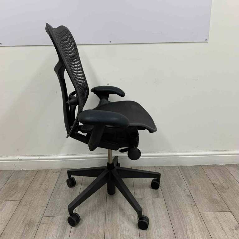 Herman Miller Mirra 2 Ergonomic Chair, Adjustable, Lumbar Support, Swivel Base
