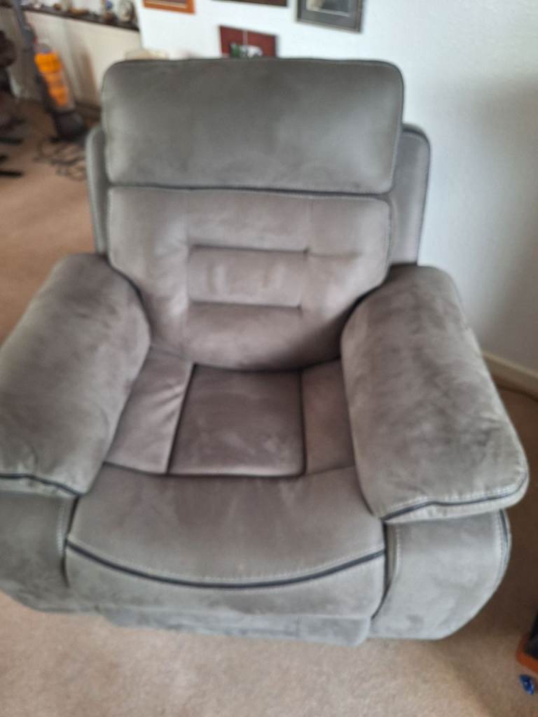Massage/recliner chair